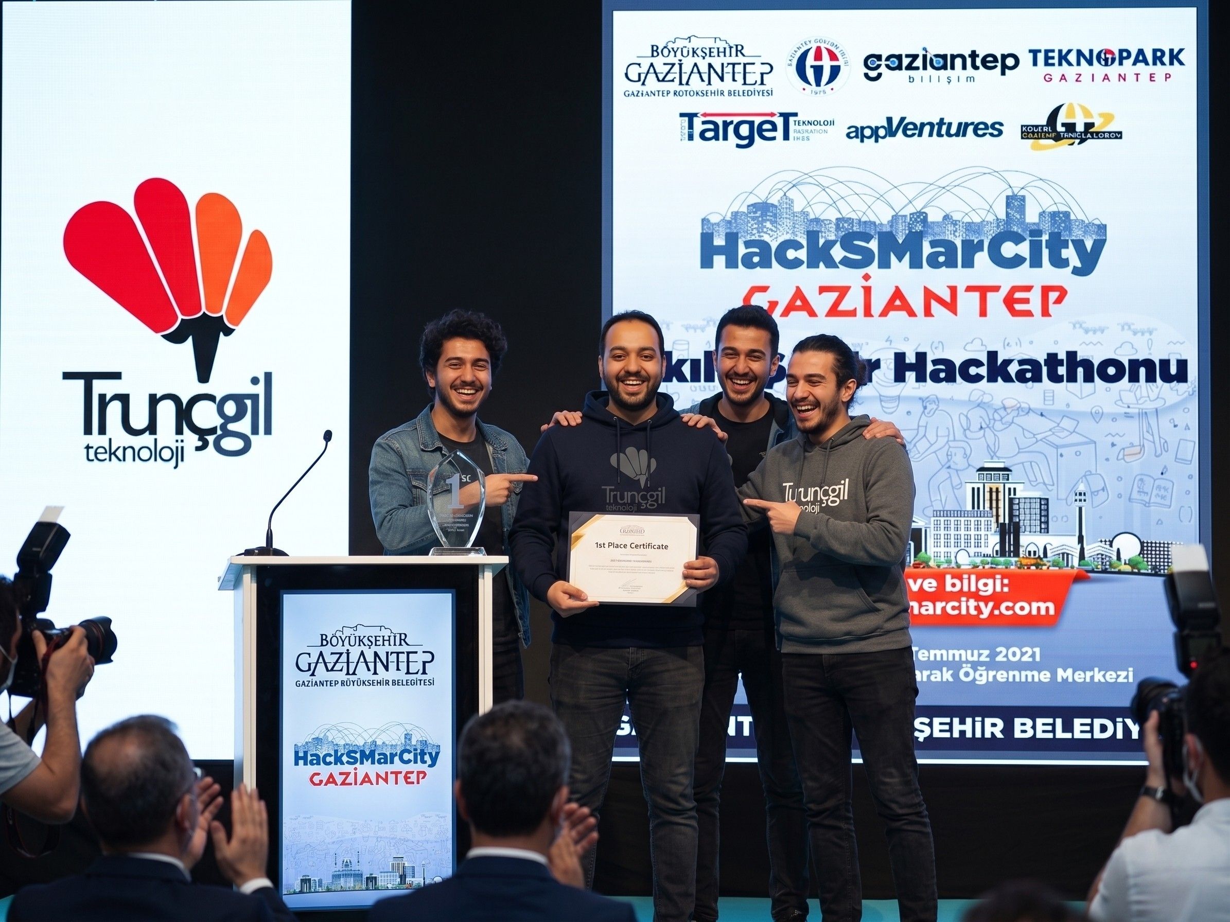 HackSmarCity Hackathon Birinciliği